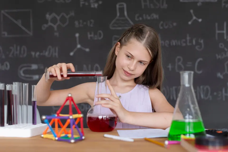 Schülerin beim Lernen mit Lernmatrix